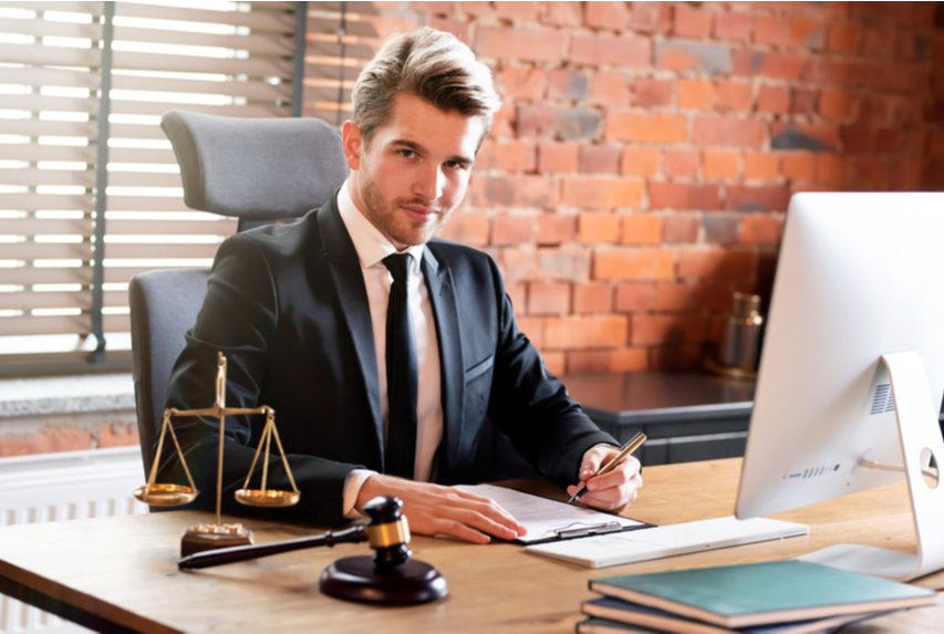 What Does a Commercial Litigation Lawyer Do?