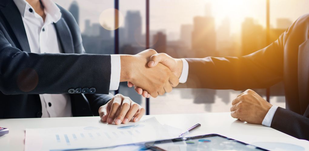 partnership deal between businessmen