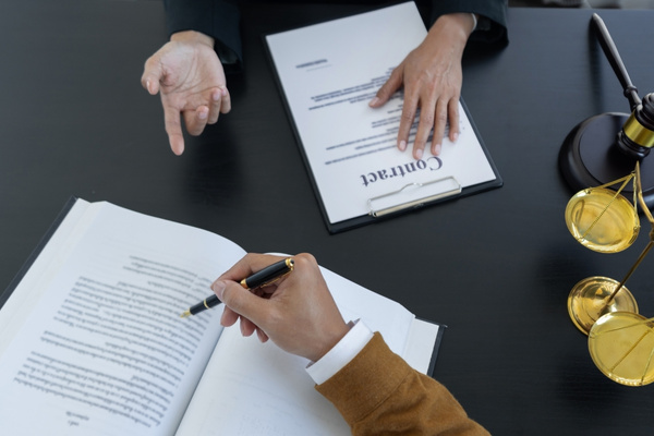lawyer discussing the contract